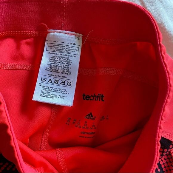 🍄 Adidas Bright Coral and Black Patterned Athletic Leggings - Picture 6 of 6